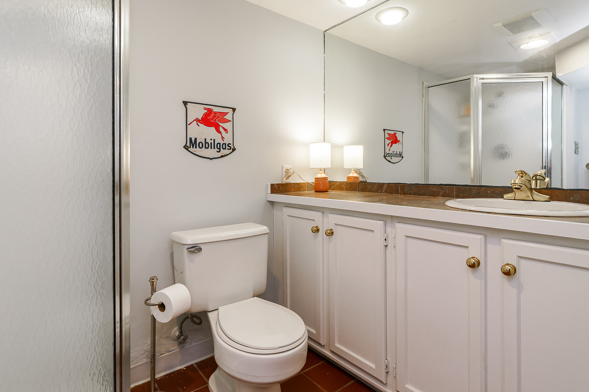 1010 Vernon Rd-21