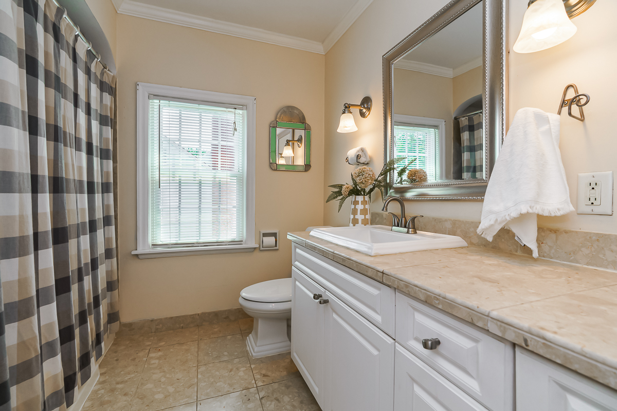1010 Vernon Rd-38