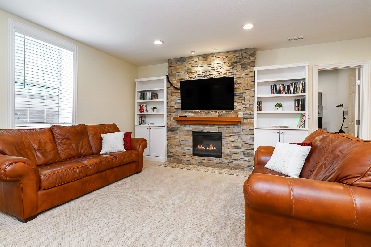 10260 Carmel Dr-34