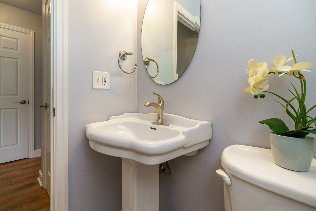 106 Ormsbee Ave-11