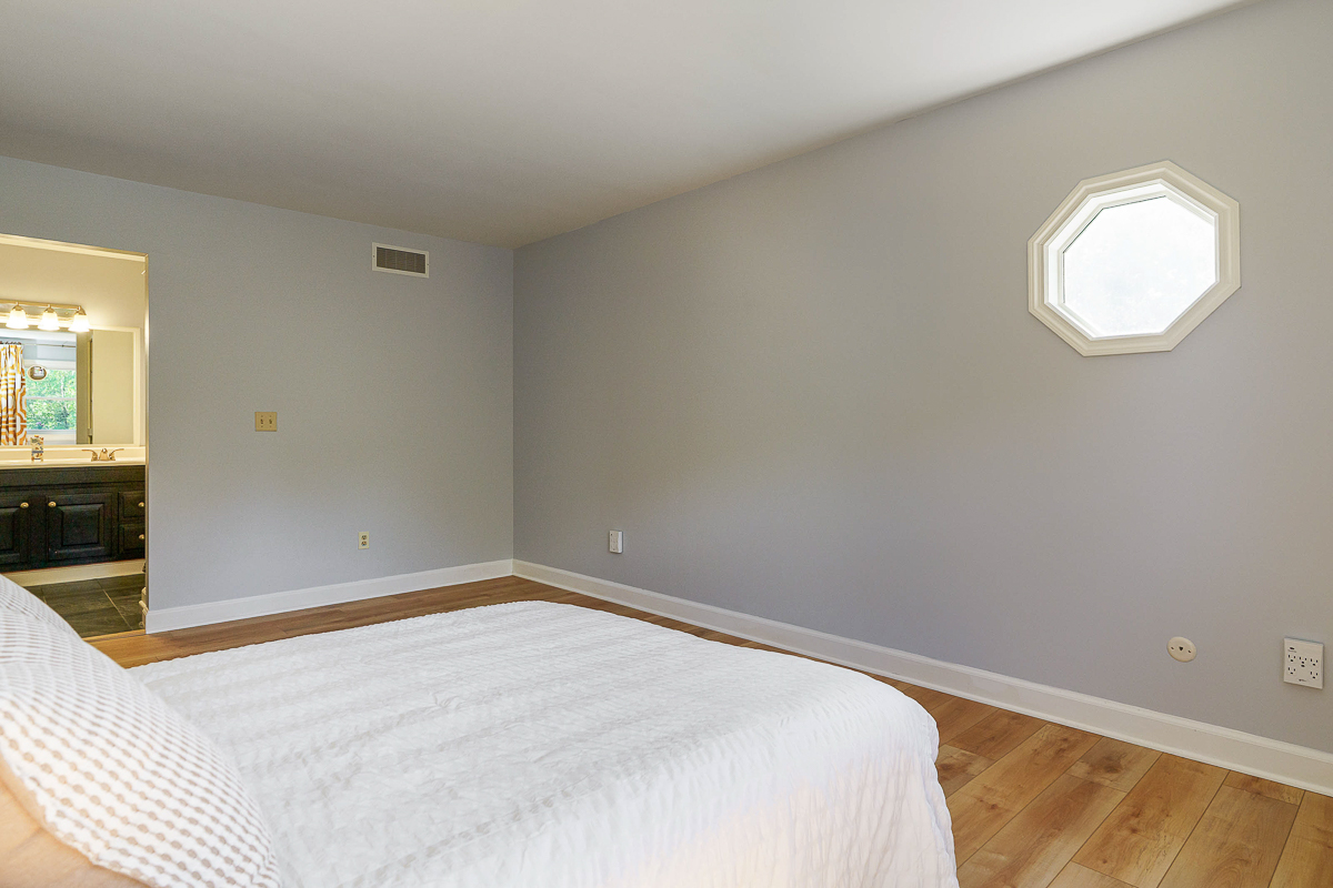 106 Ormsbee Ave-35