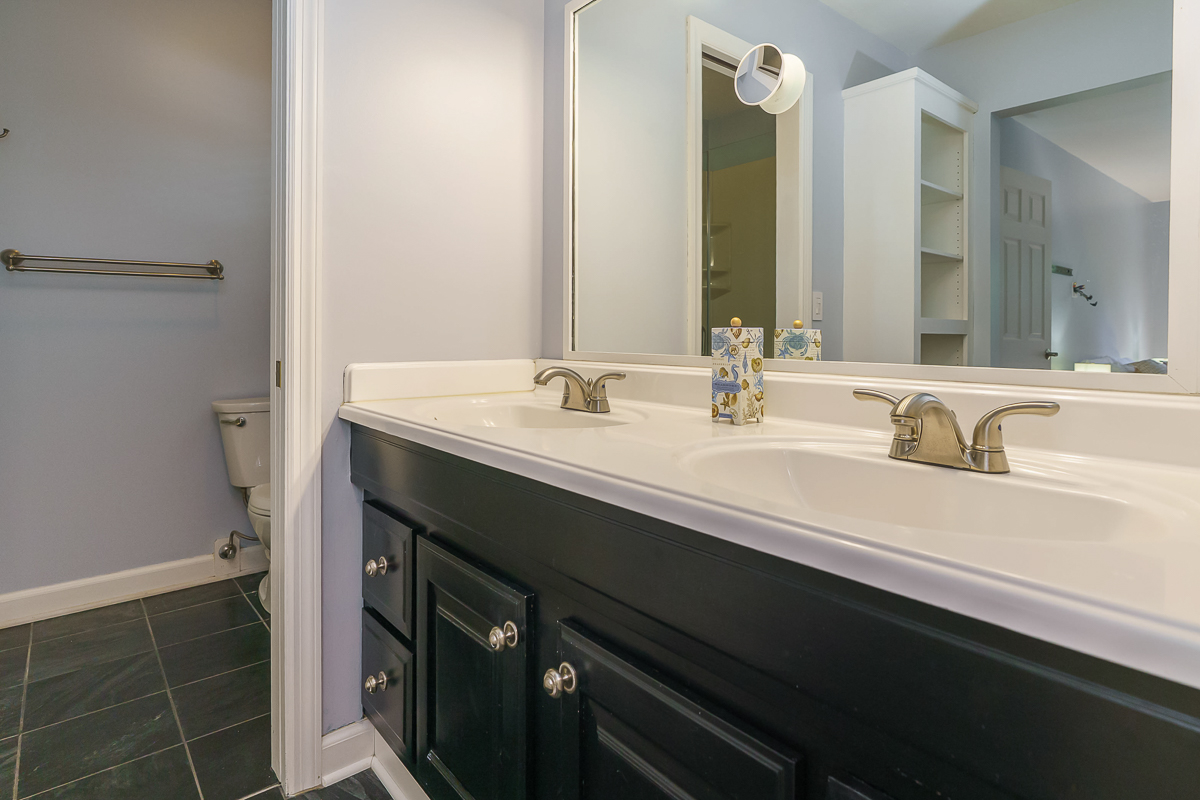 106 Ormsbee Ave-36