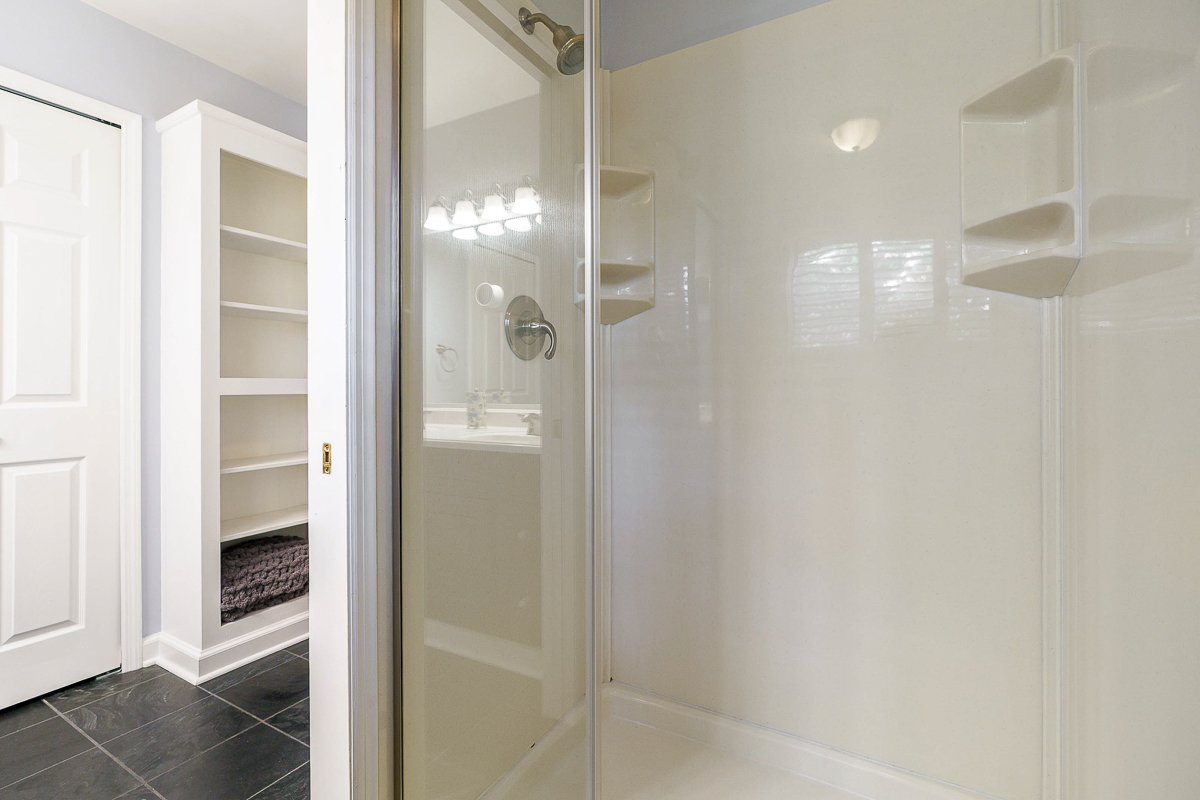106 Ormsbee Ave-38