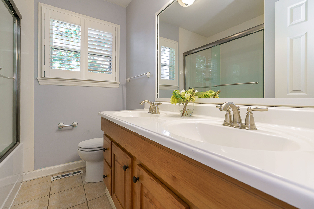 106 Ormsbee Ave-40