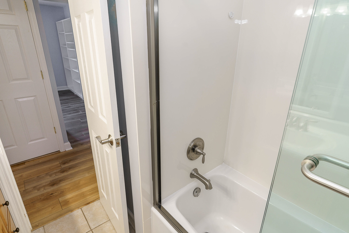 106 Ormsbee Ave-41