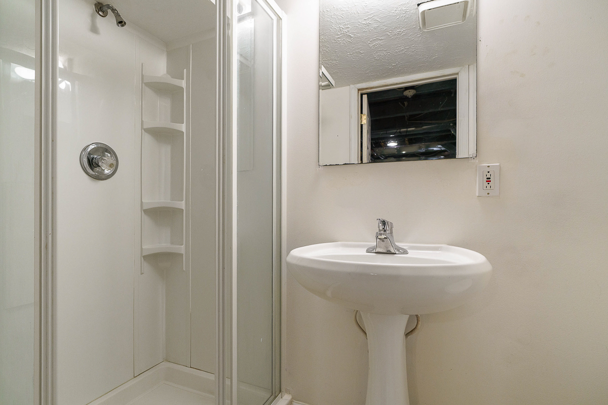 106 Ormsbee Ave-8