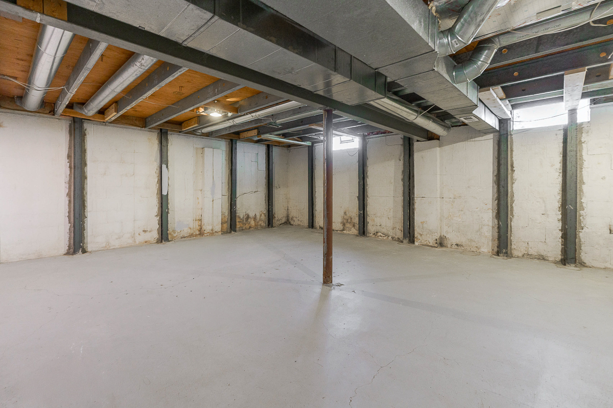 106 Ormsbee Ave-9