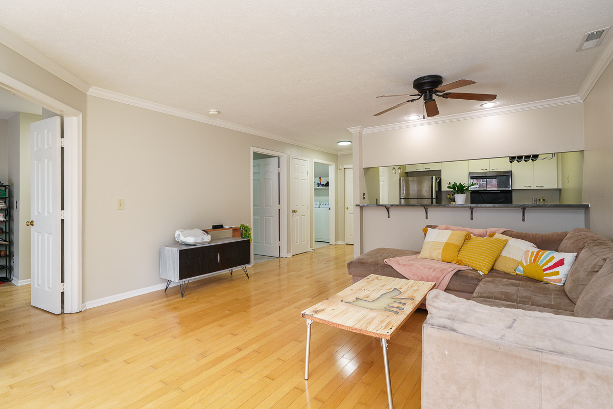 10 w Russell St-10