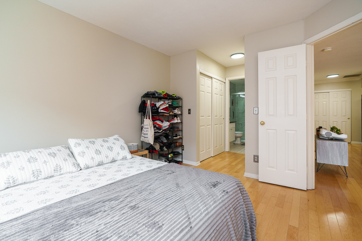10 w Russell St-23
