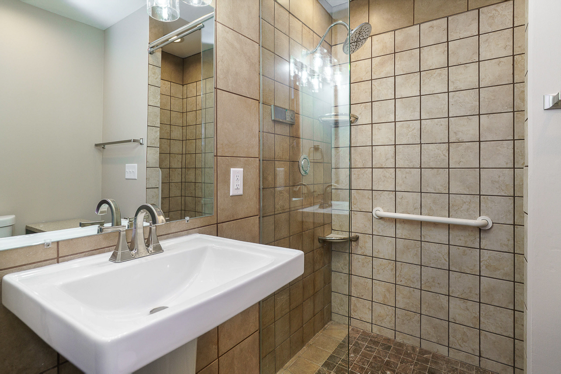 1210 Whispering Meadow Ct-32