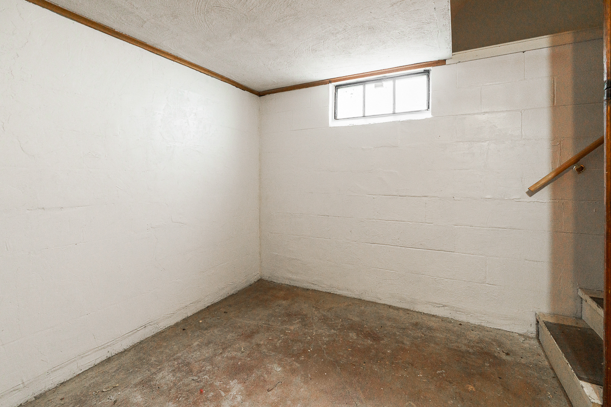 123 w South St-11