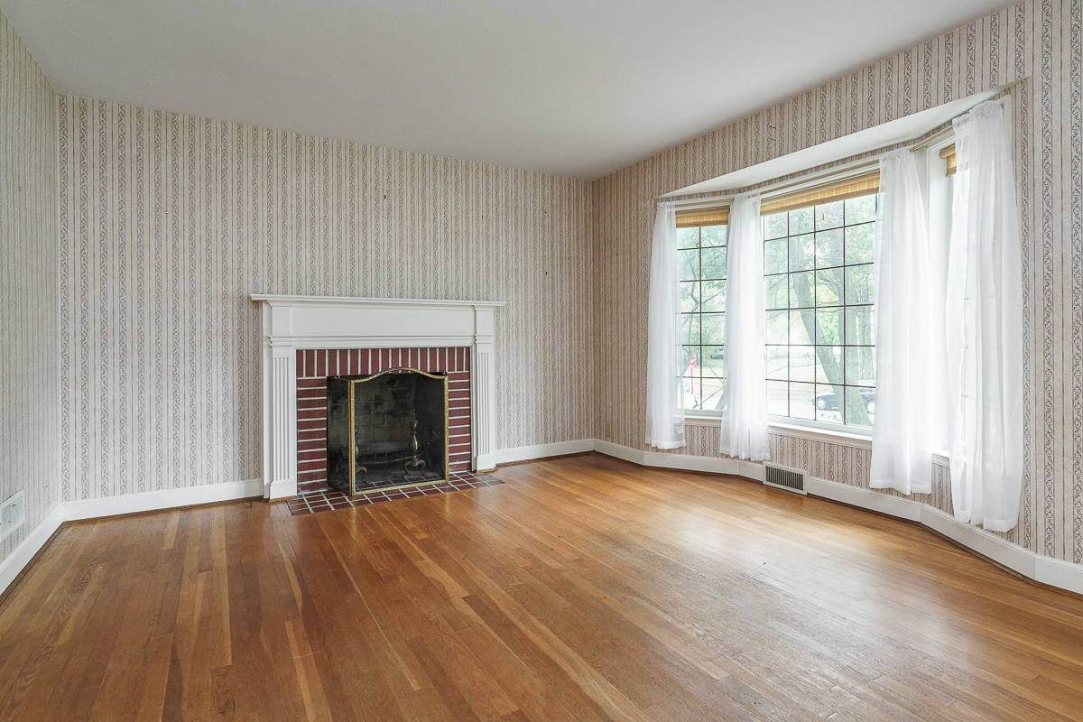 123 w South St-12