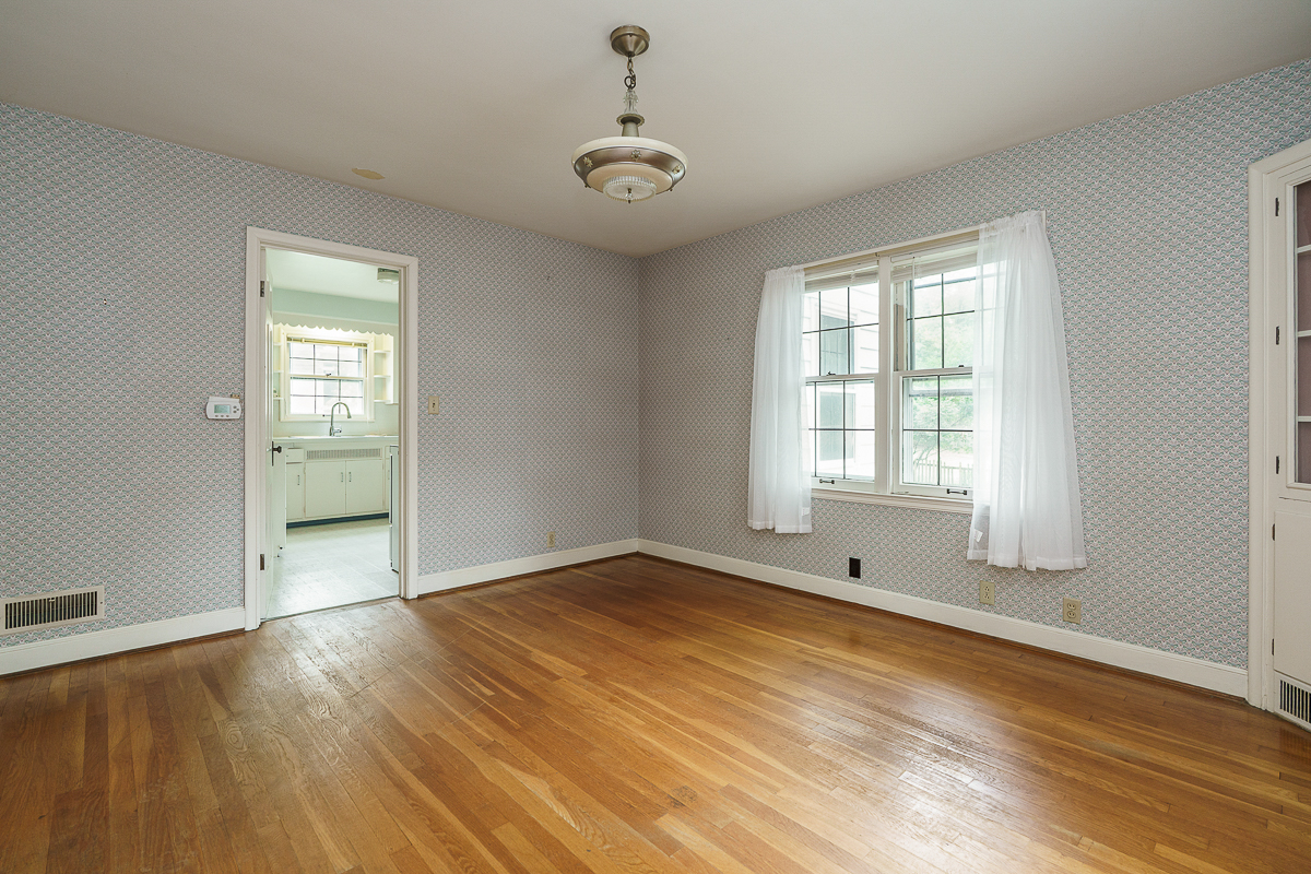 123 w South St-17
