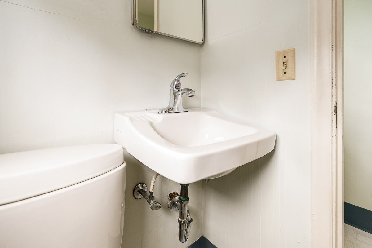 123 w South St-18