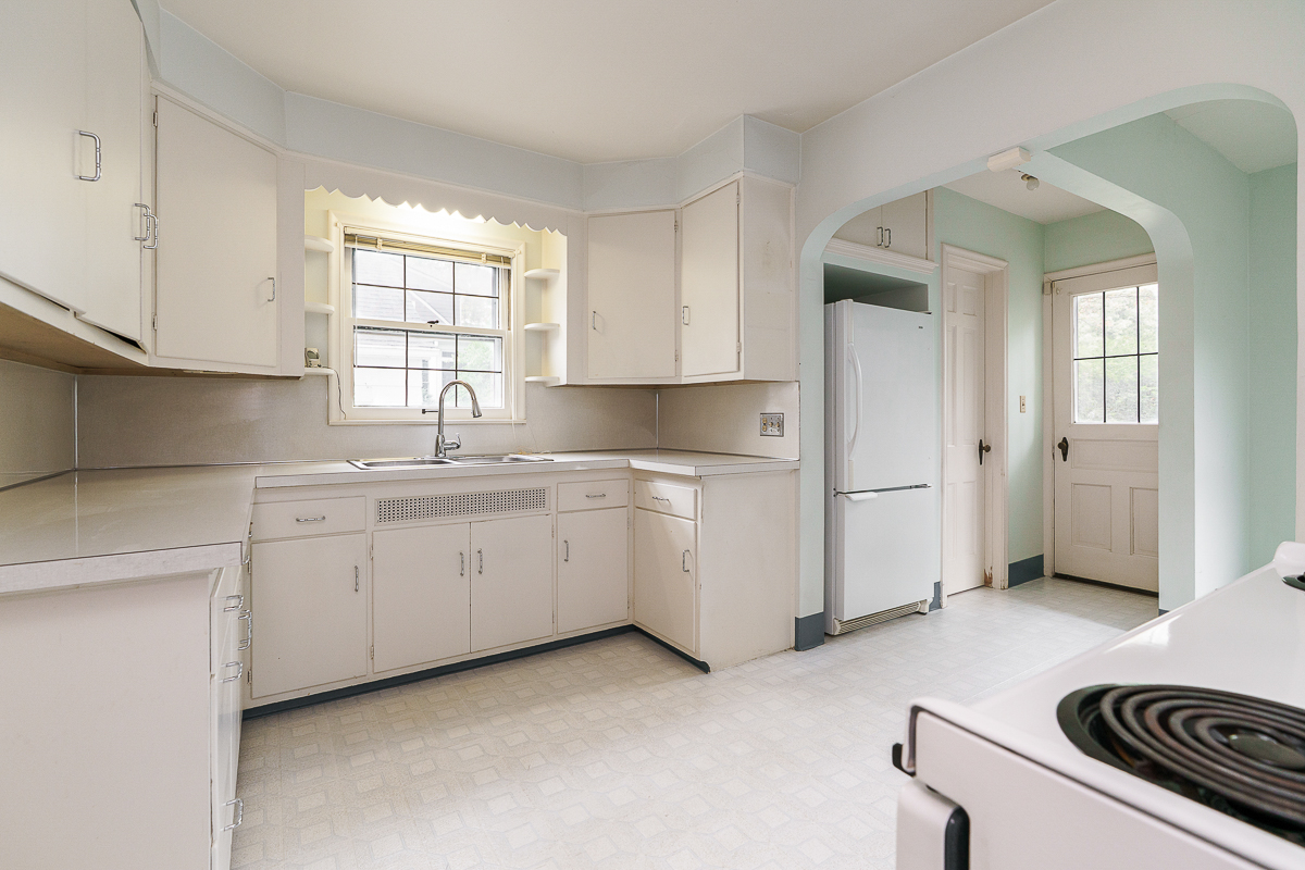 123 w South St-19