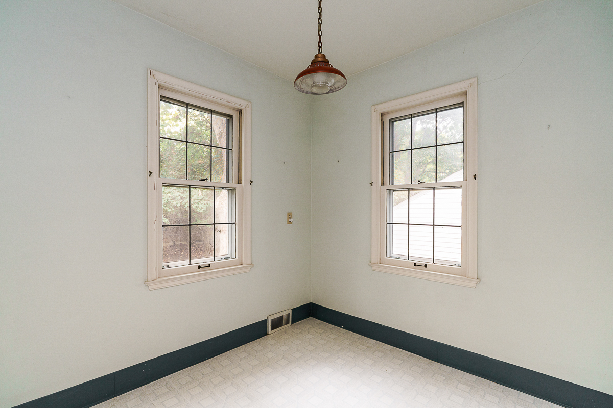 123 w South St-22