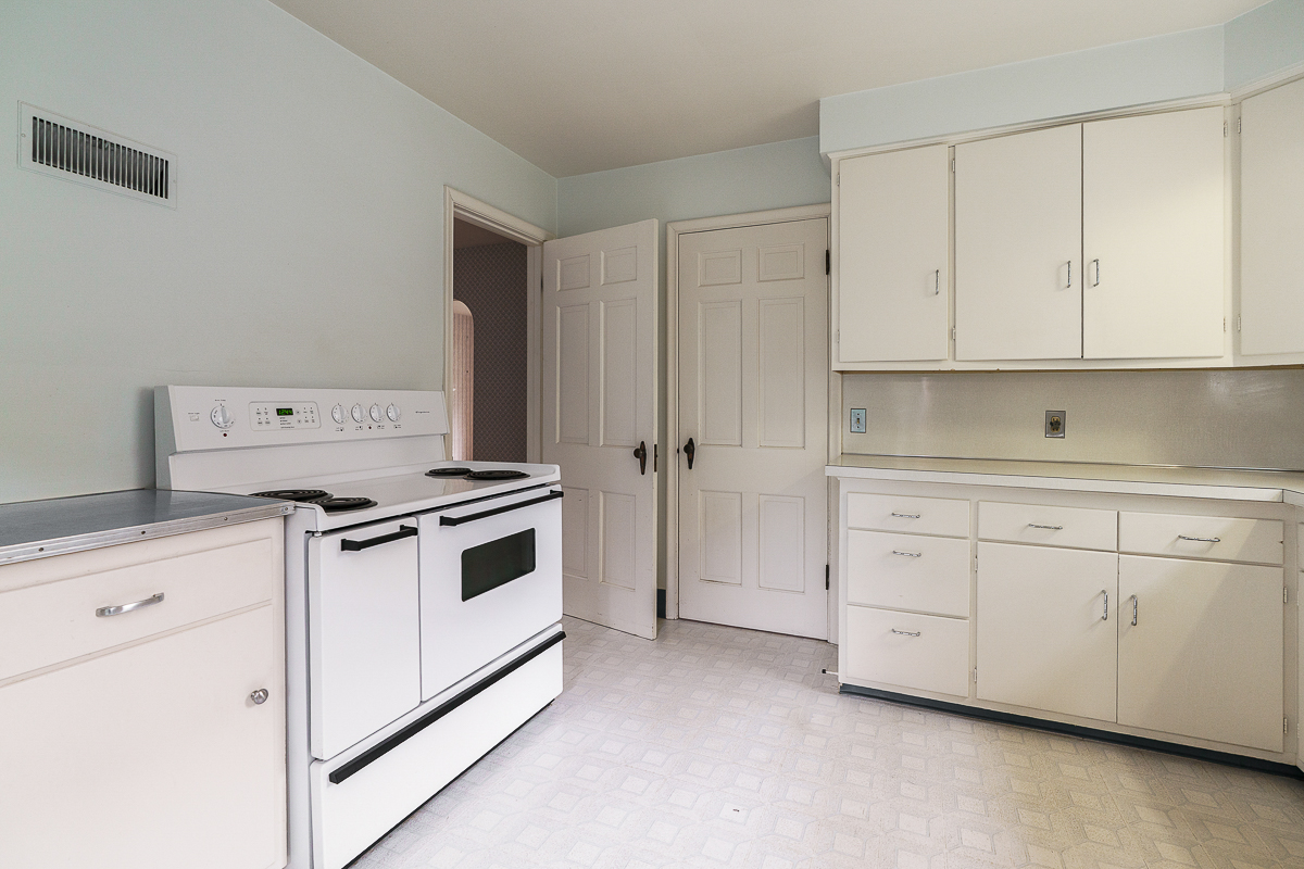123 w South St-23