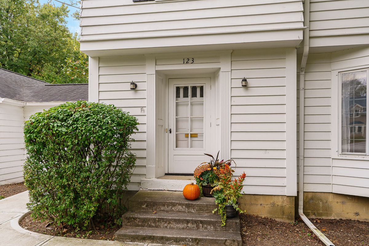 123 w South St-3