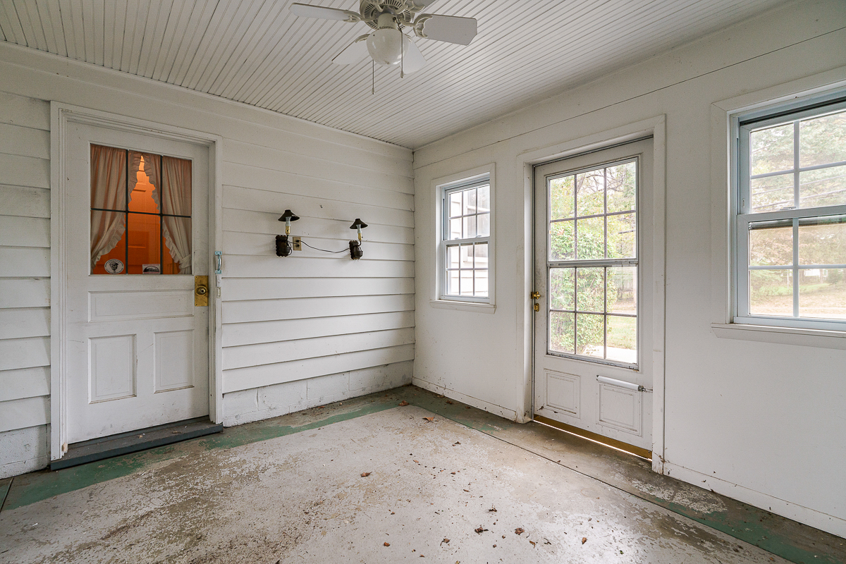 123 w South St-7