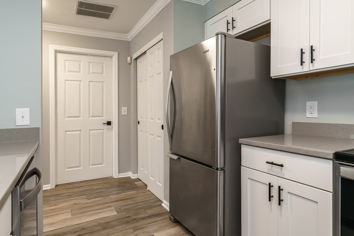 12 W Russell St-19