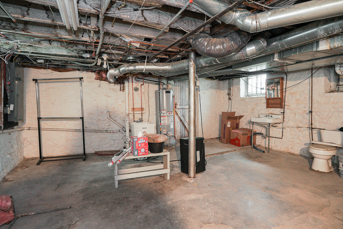 130 e Gates St-15