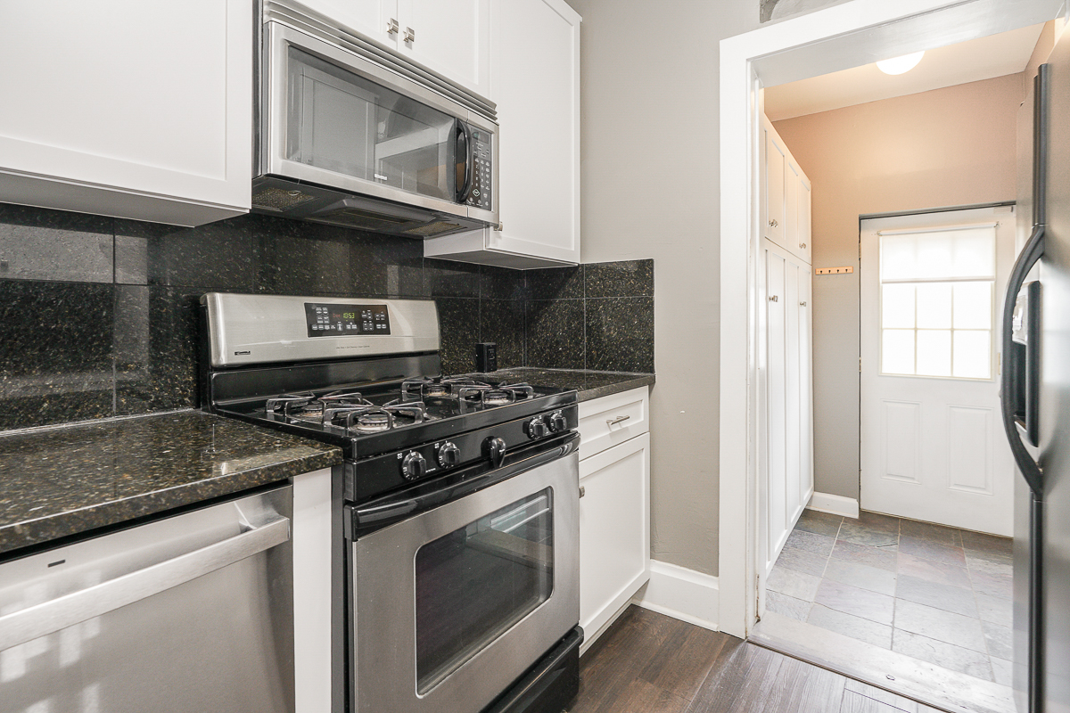 130 e Gates St-18