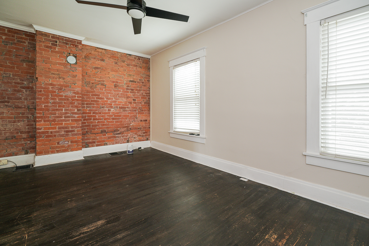 130 e Gates St-23