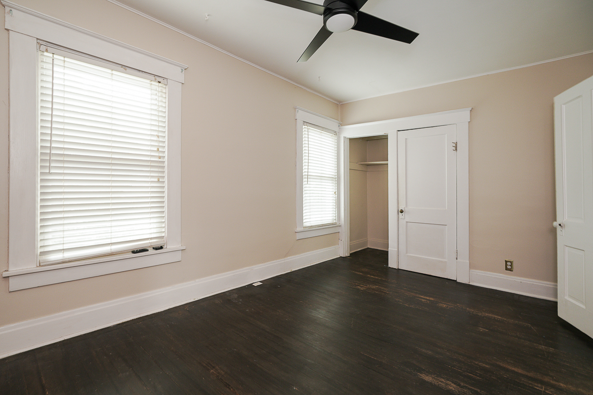 130 e Gates St-24