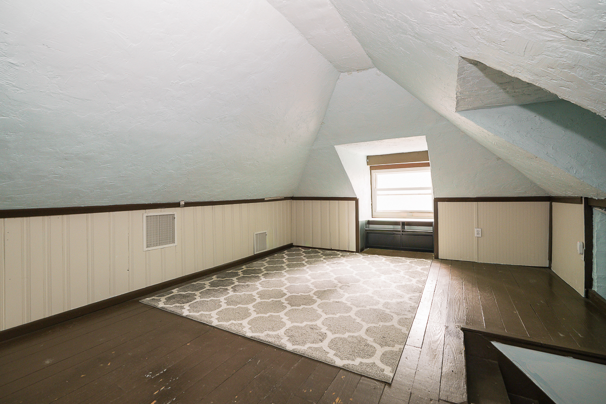 130 e Gates St-32