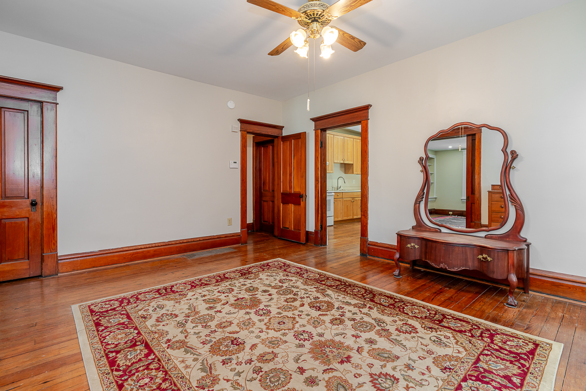 1366 s 4th St-12
