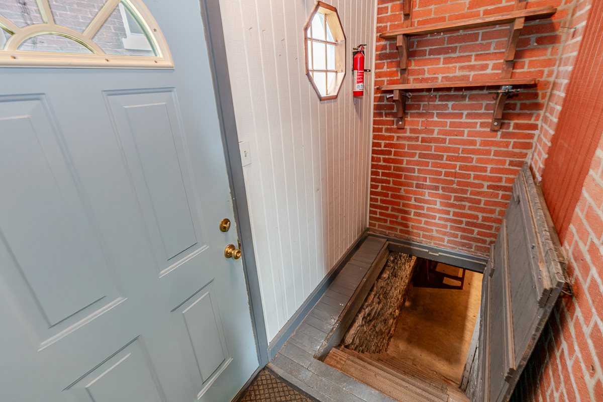 1366 s 4th St-17