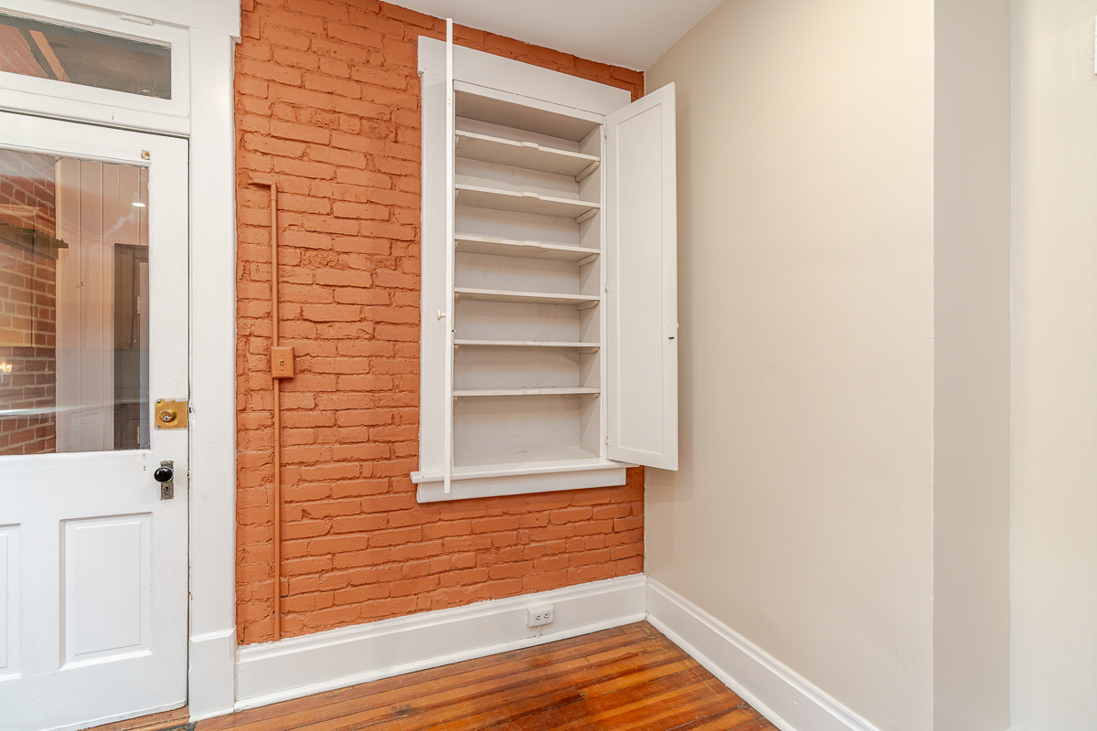1366 s 4th St-24