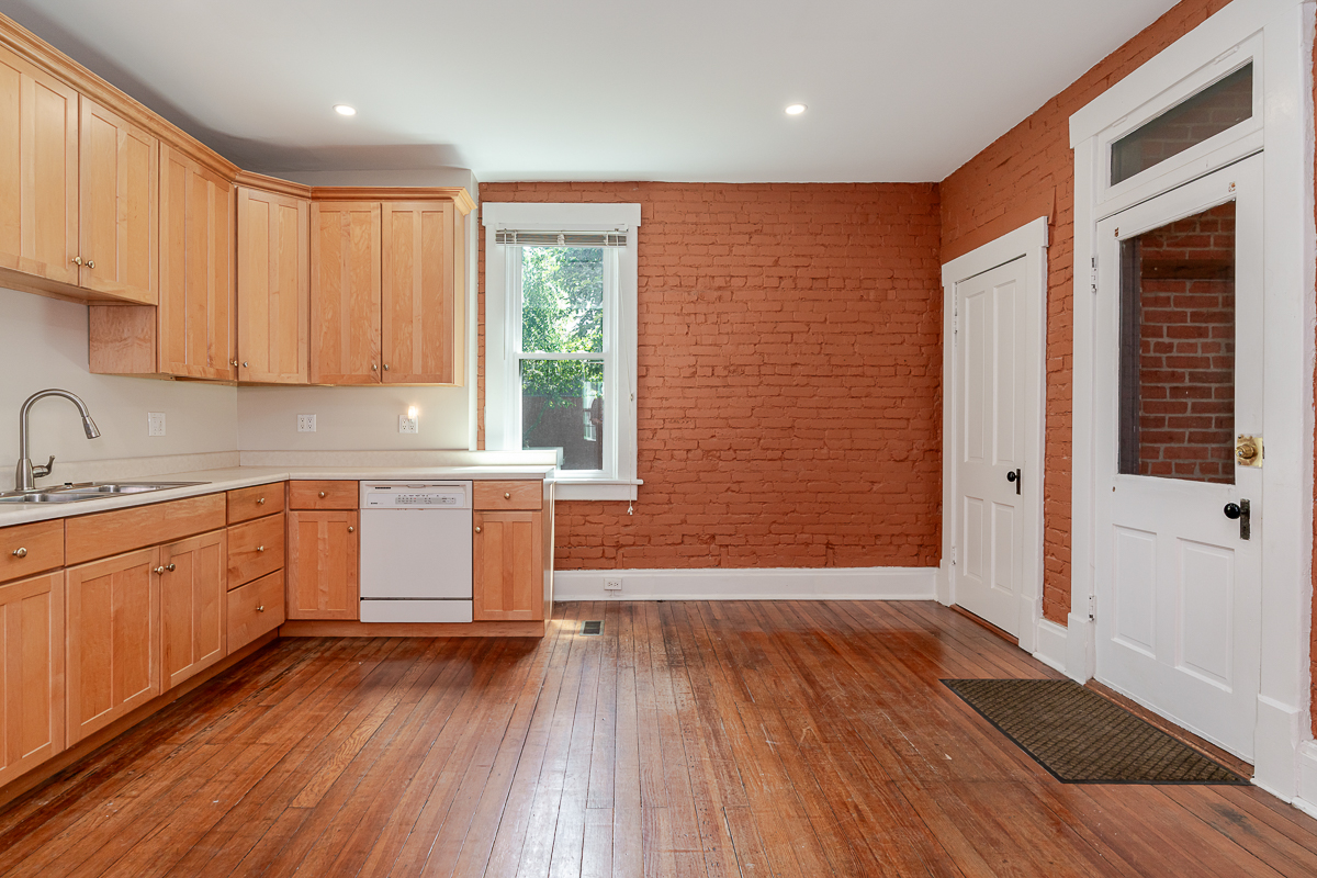 1366 s 4th St-25
