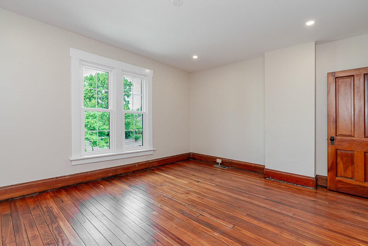 1366 s 4th St-28