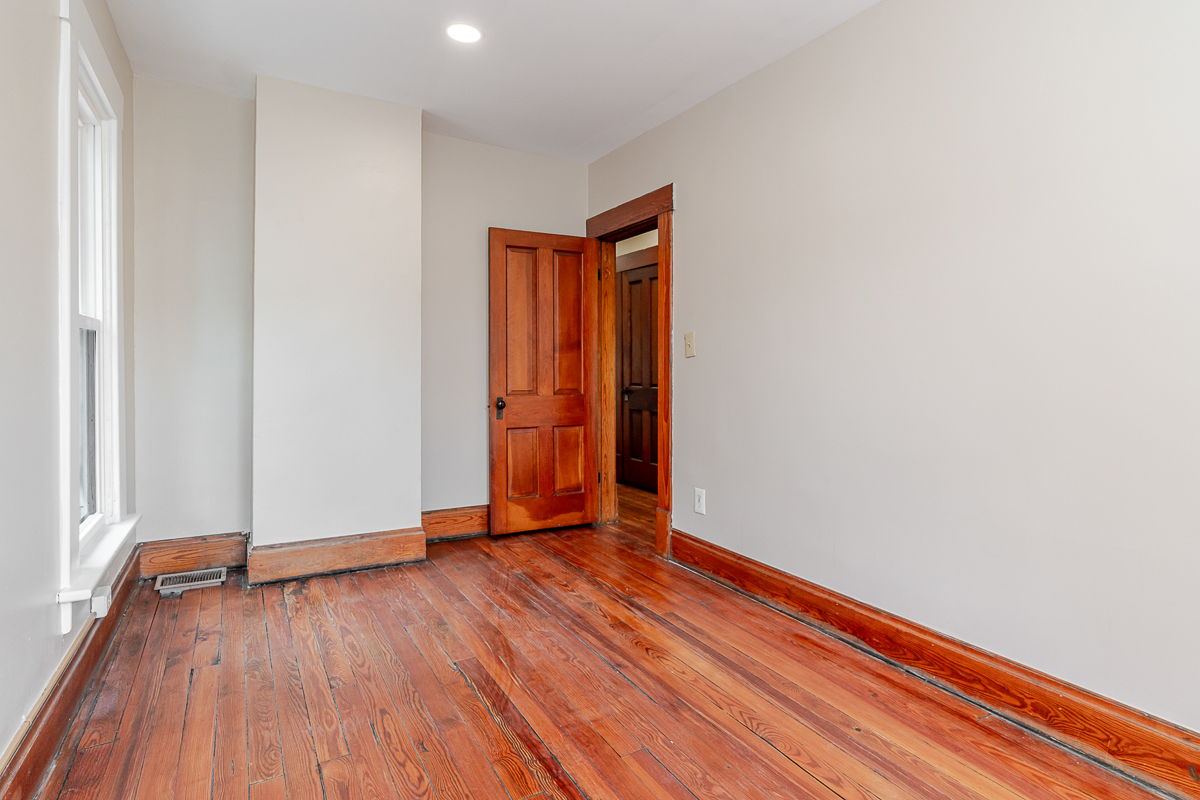 1366 s 4th St-34