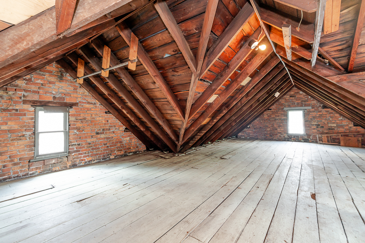 1366 s 4th St-38