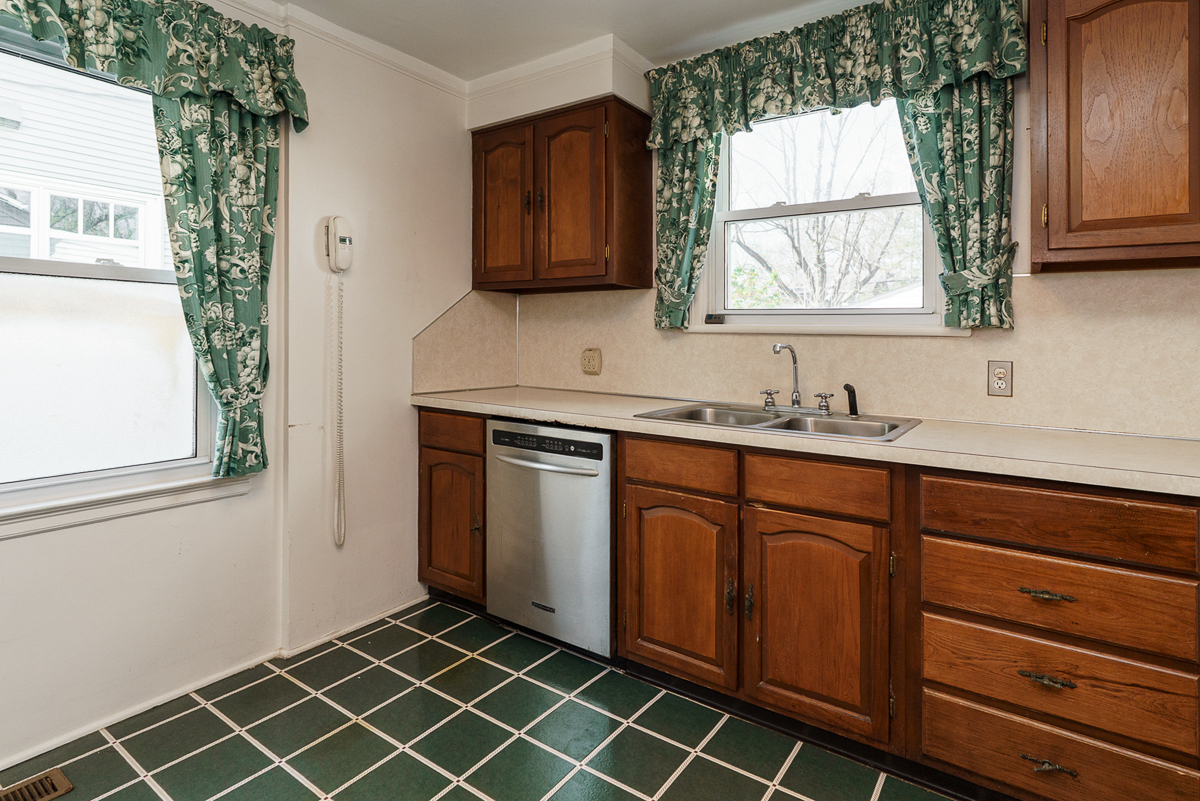 136 Fallis Rd-15