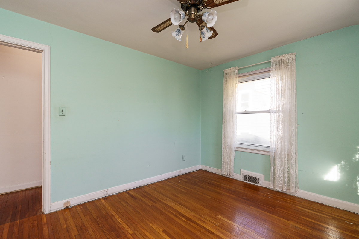 136 Fallis Rd-26