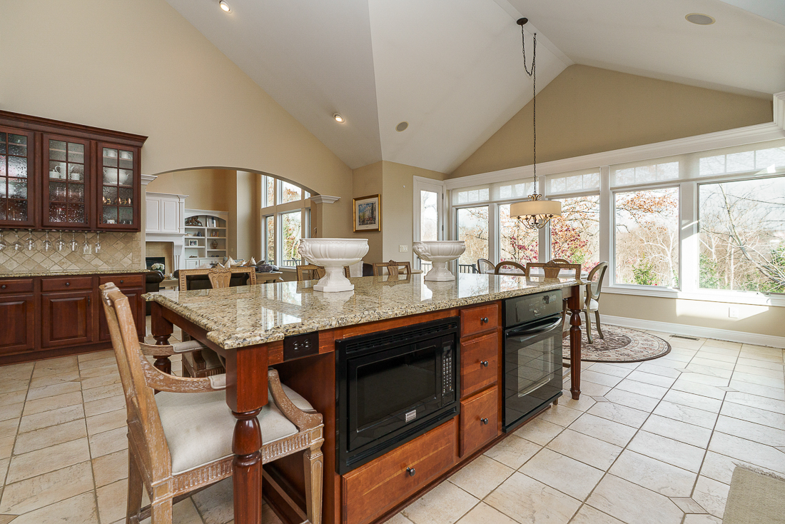 1403 Riverwood Ln-31