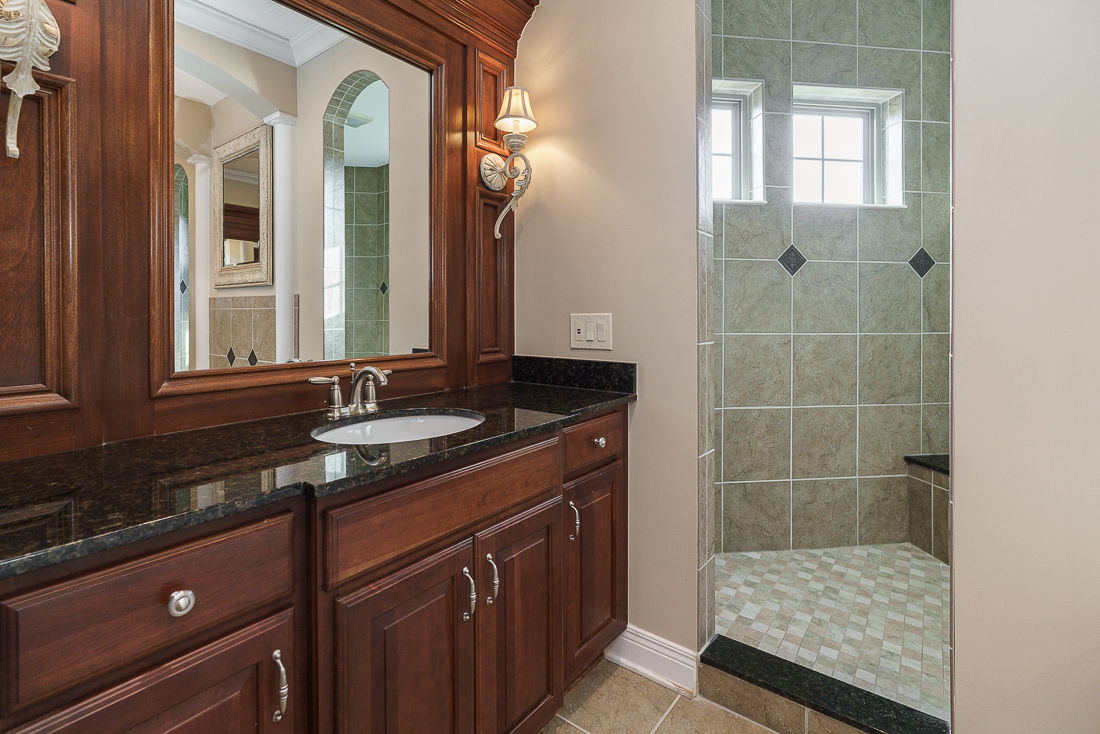 1403 Riverwood Ln-43