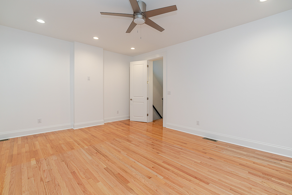 144 E Mithoff St-23
