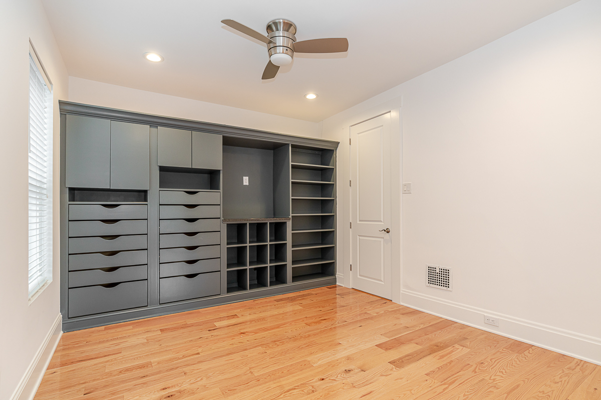144 E Mithoff St-26