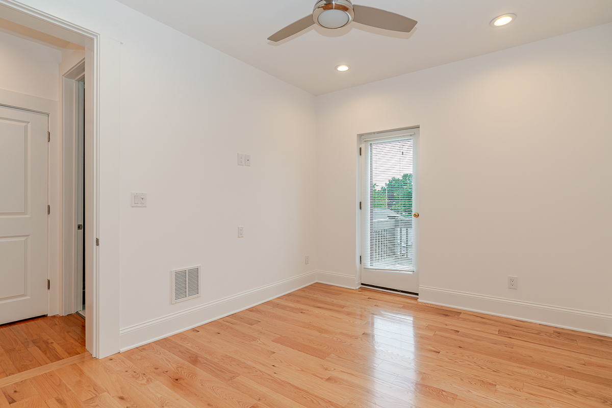 144 E Mithoff St-27