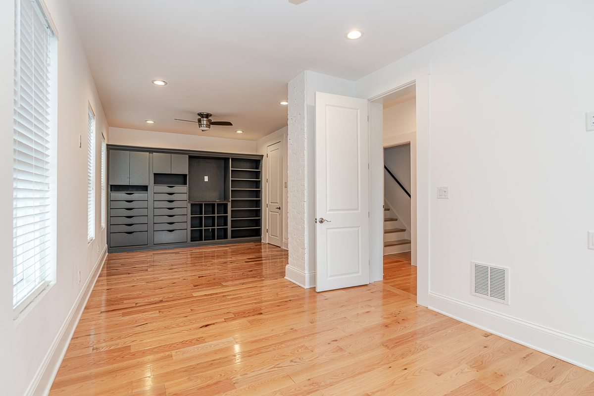 144 E Mithoff St-28
