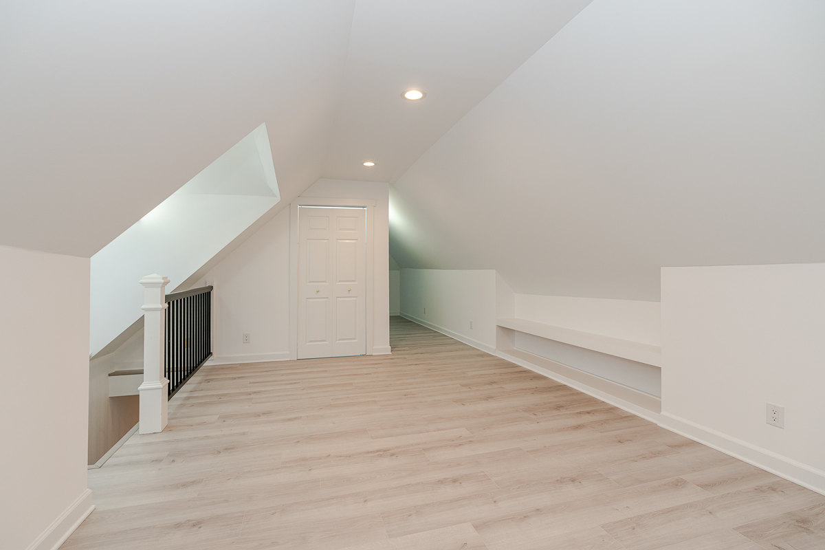 144 E Mithoff St-33