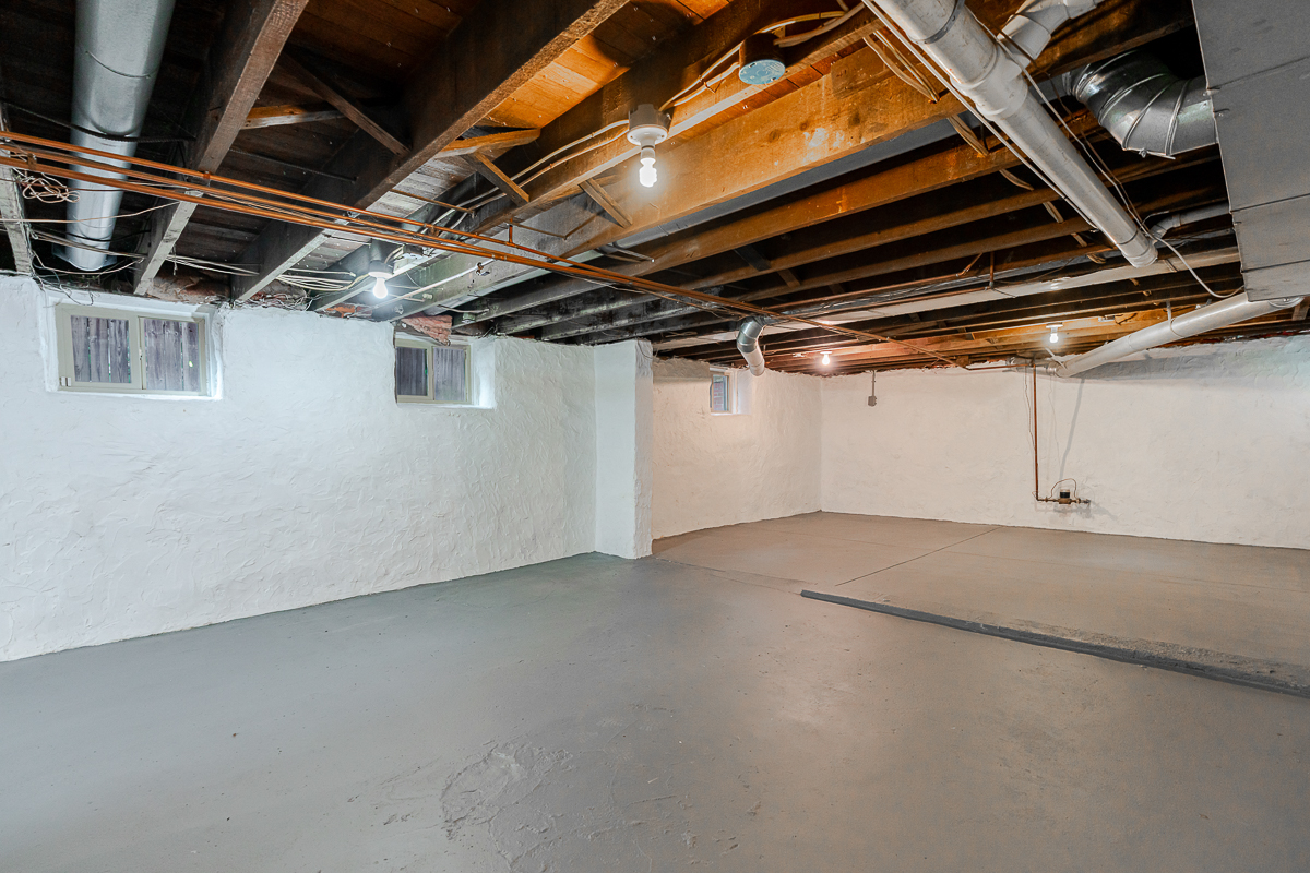 144 E Mithoff St-37