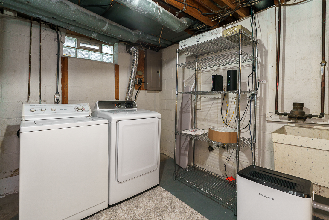 1537 Sandringham Ct.-19