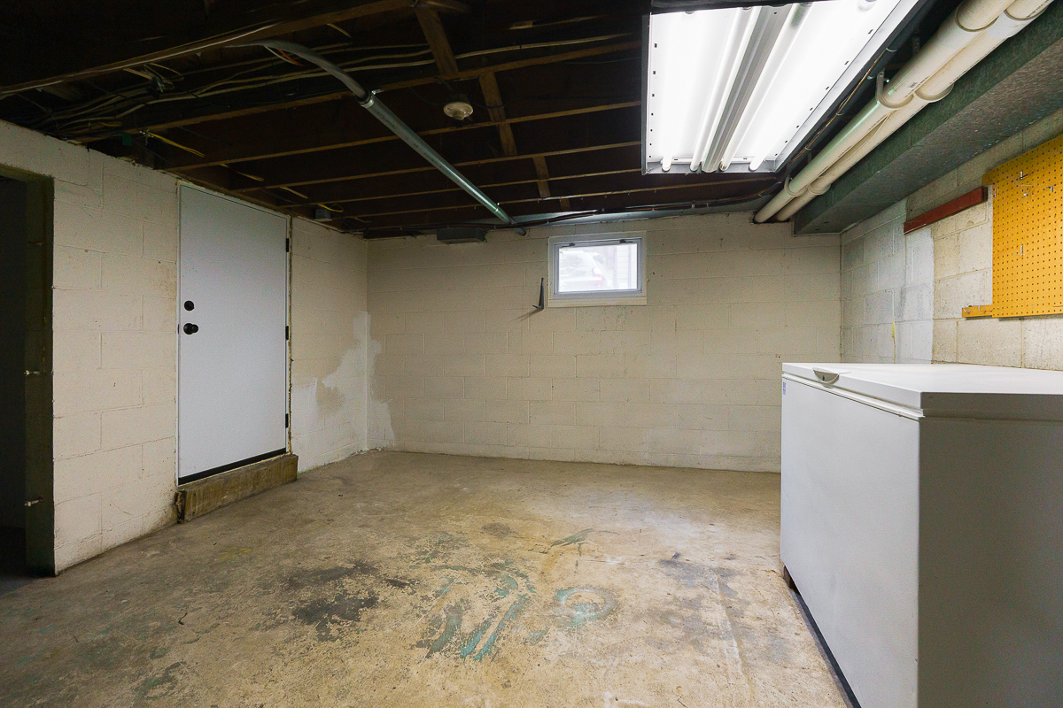 1660 Ridgeway Pl-17