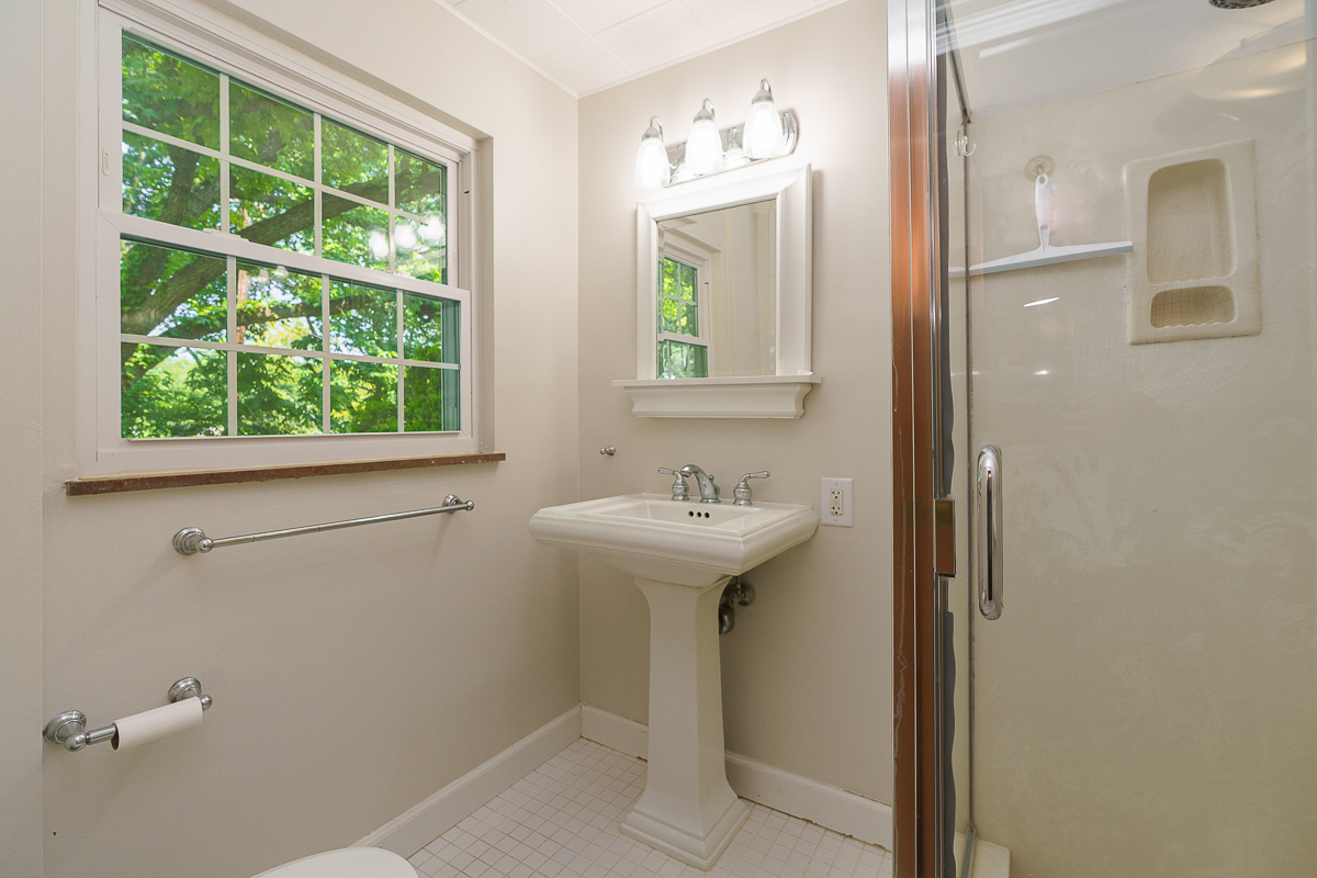 1660 Ridgeway Pl-50