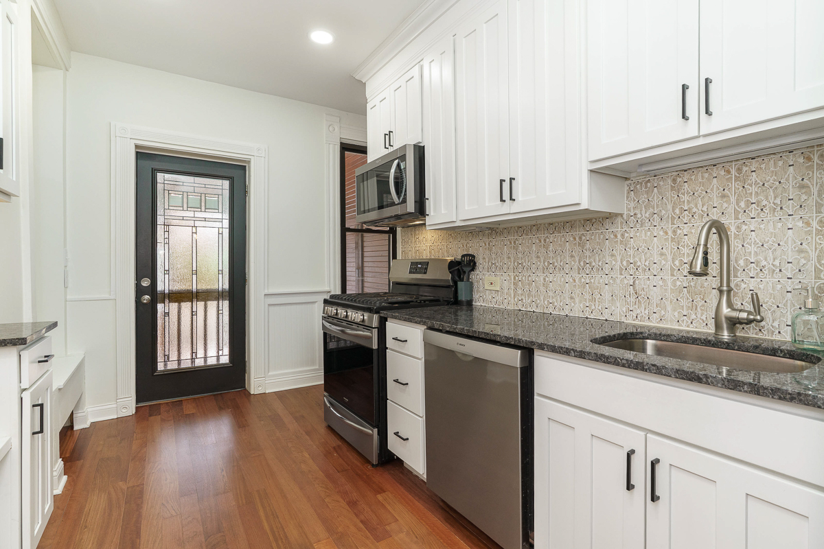 183 e First Ave-16